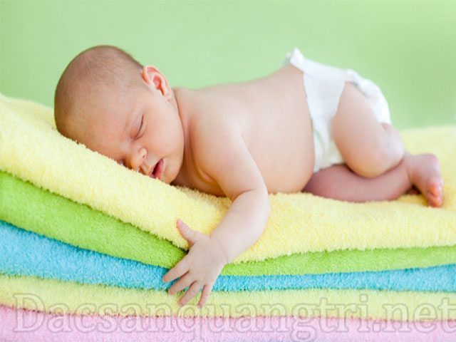 Lựa chọn bột giặt thích hợp cho bé